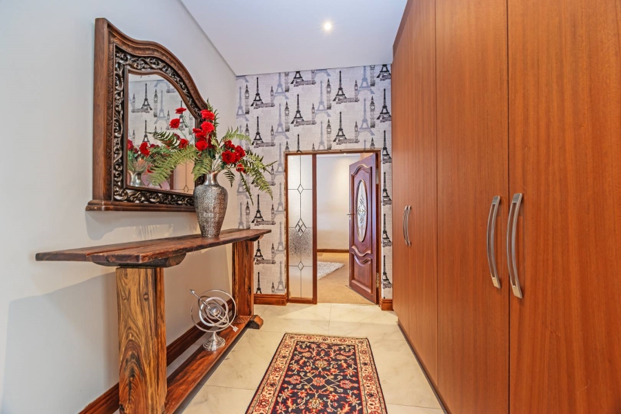 8 Bedroom Property for Sale in Baronetcy Estate Western Cape